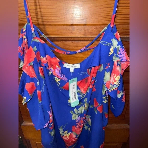 New With Tags Skies are Blue Flowy Off Shoulder Blouse *make offers* - Picture 6 of 8